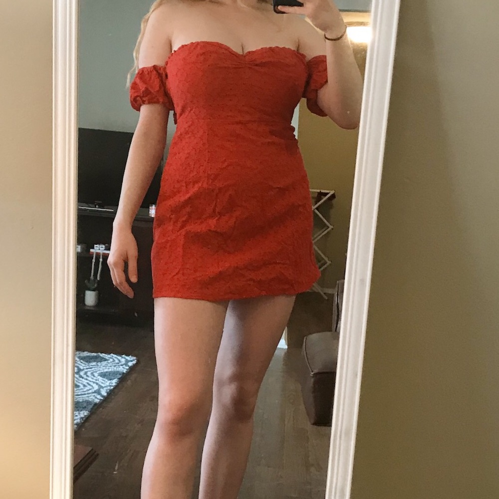 Off-the-shoulder Red Dress - Picture 4 of 4